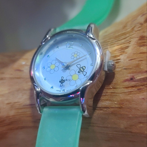 Bee's Watch - Picture 7 of 16